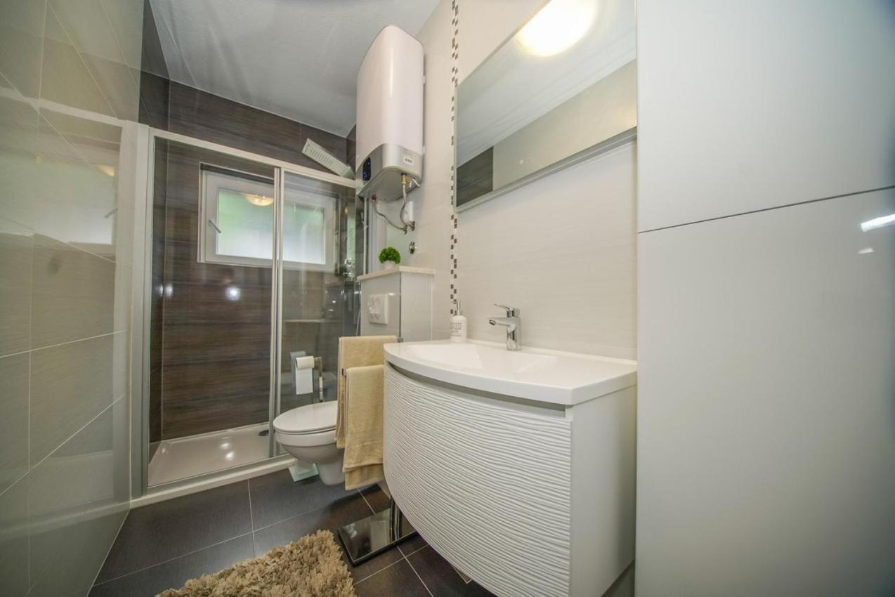 Apartman Mate Splitska Bagian luar foto