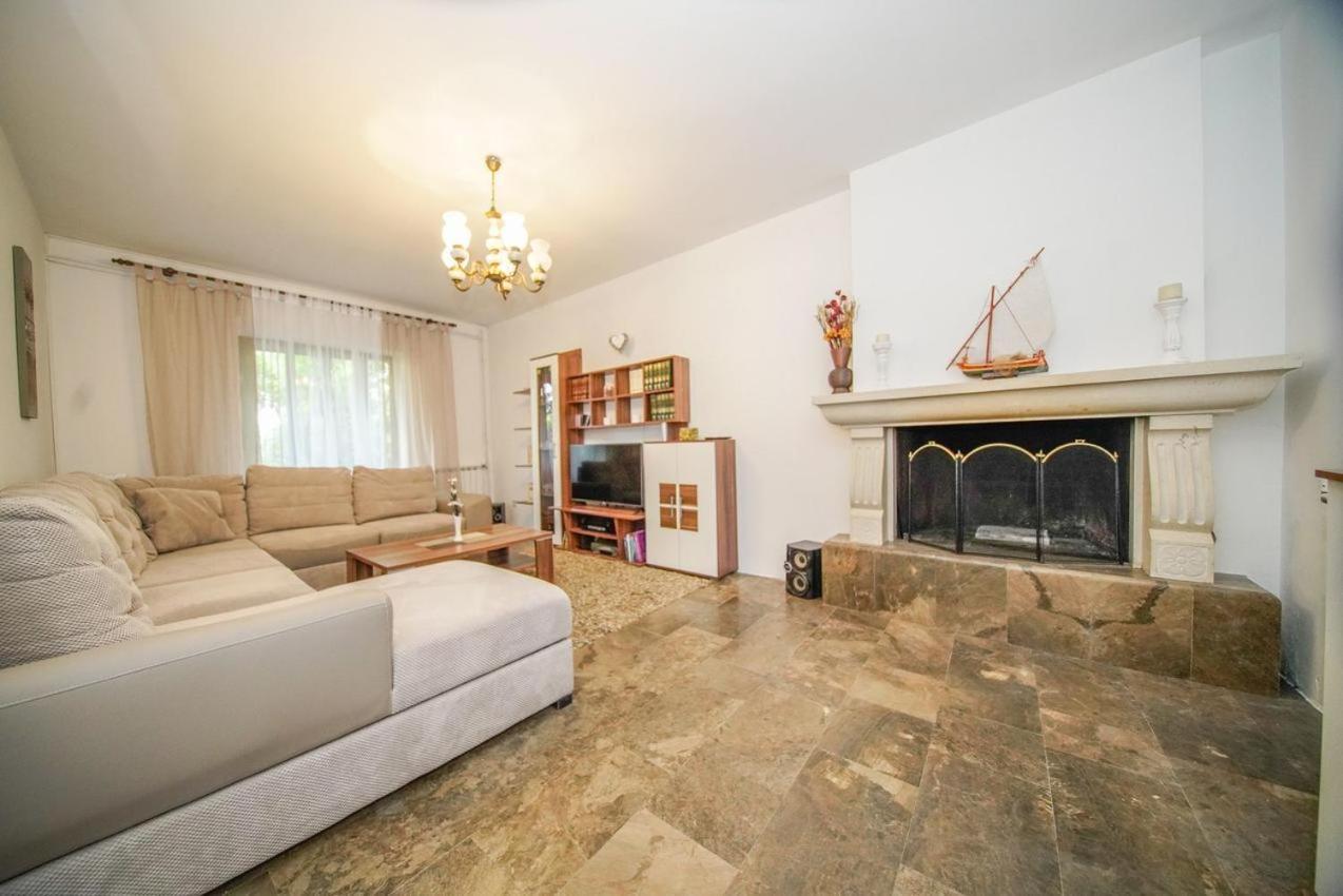 Apartman Mate Splitska Bagian luar foto