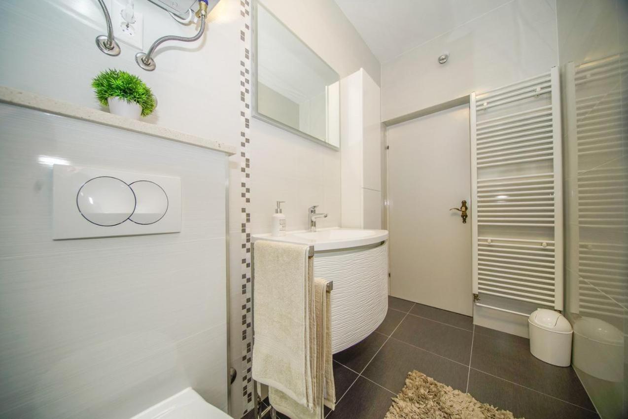 Apartman Mate Splitska Bagian luar foto