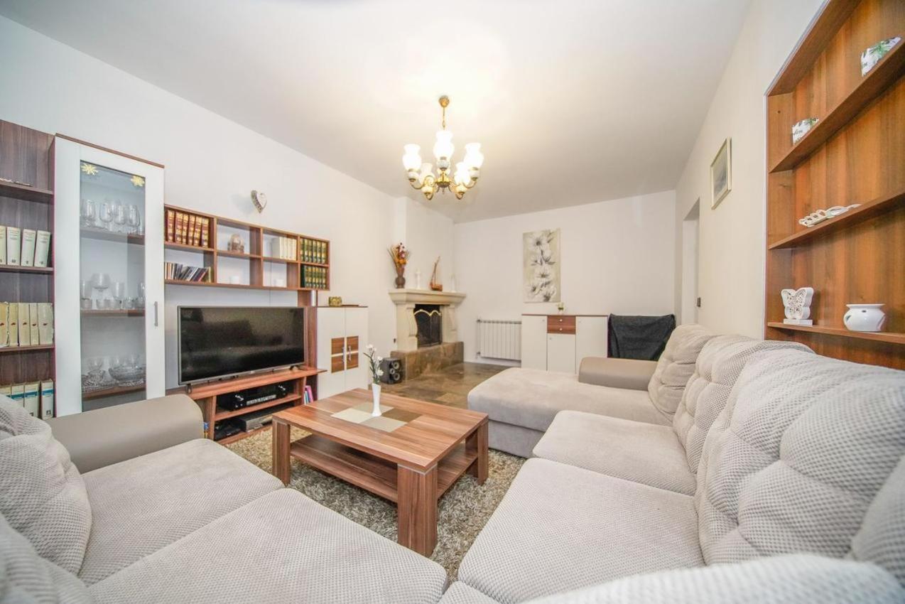 Apartman Mate Splitska Bagian luar foto