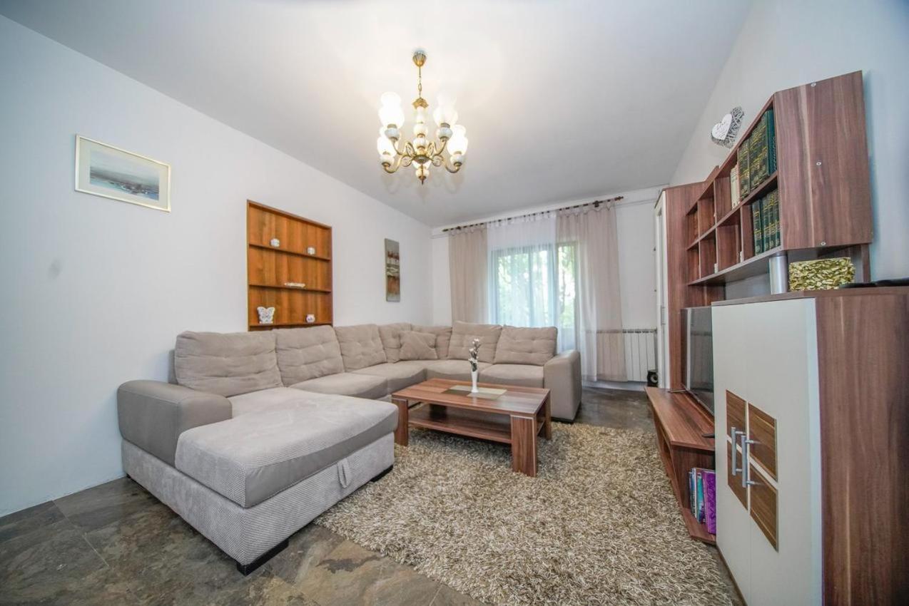 Apartman Mate Splitska Bagian luar foto