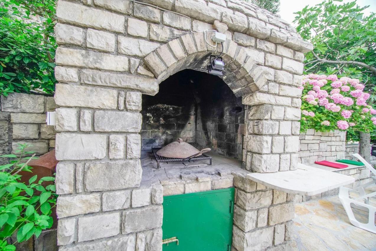 Apartman Mate Splitska Bagian luar foto