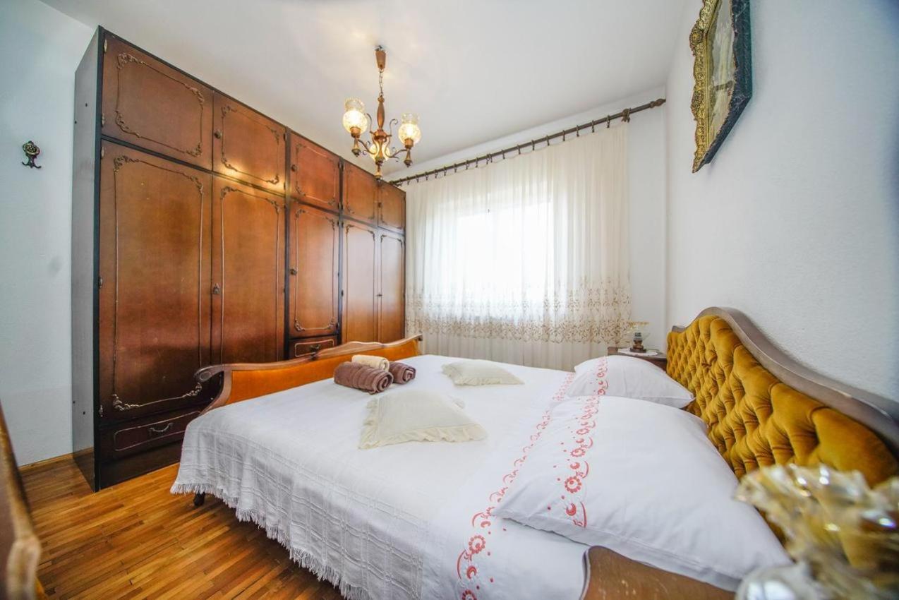 Apartman Mate Splitska Bagian luar foto
