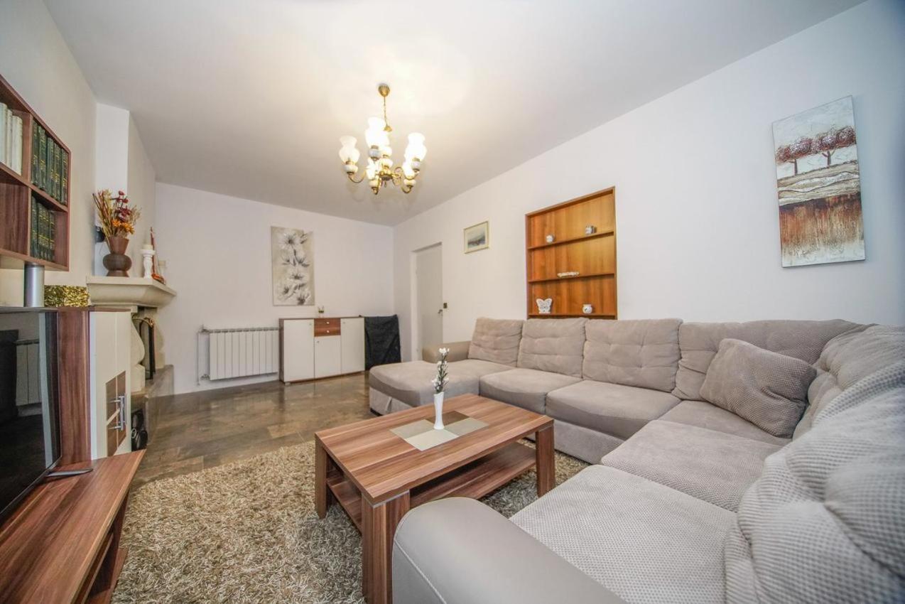 Apartman Mate Splitska Bagian luar foto